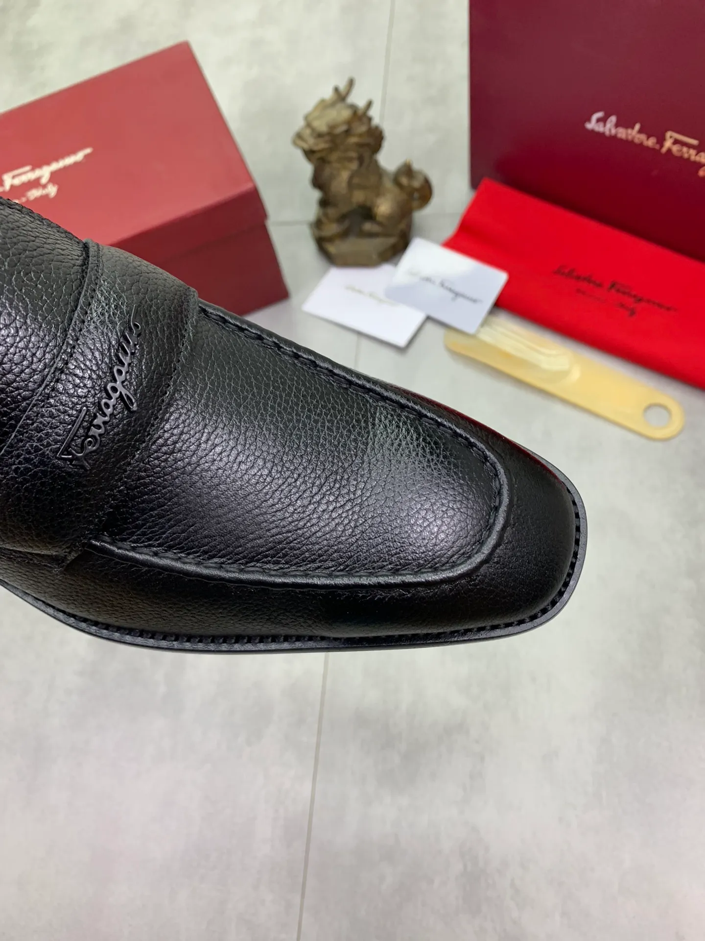Men's men's shoes💰P460💰[New model]🆘 Water-dyed cow lining [Ferragamo] Ferragamo's latest men's over-the-foot business leather shoes🇨🇳Official website original 1:1 molding💯The first layer is made of Italian imported calfskin➕Luxurious genuine cowhide lining, soft and comfortable🌴High-end atmosphere, the first choice for high-grade men🍍38-45 Black Brown🉑️Select